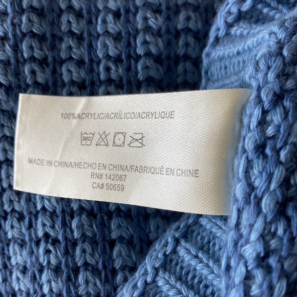 Simply Noelle blue knit neck warmer with buttons NWOT - Picture 6 of 6